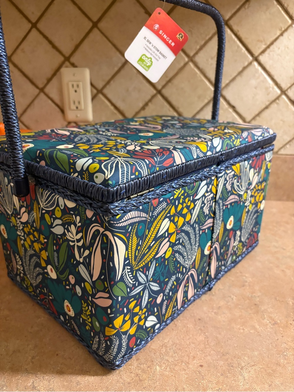 Singer- extra large XL sew and Stow Basket with removable tray. BNWT